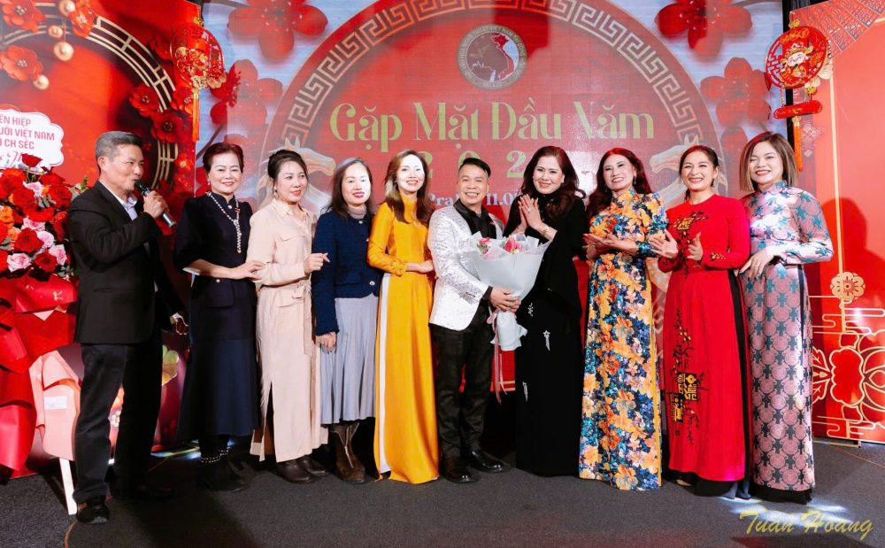 HỘI VHNT VIỆT NAM TẠI CH SÉC: NƠI GẮN KẾT CỘNG ĐỒNG VÀ LAN TỎA GIÁ TRỊ VĂN HÓA VIỆT NƠI XA XỨ HỘI VHNT VIỆT NAM TẠI CH SÉC: NƠI GẮN KẾT CỘNG ĐỒNG VÀ LAN TỎA GIÁ TRỊ VĂN HÓA VIỆT NƠI XA XỨ