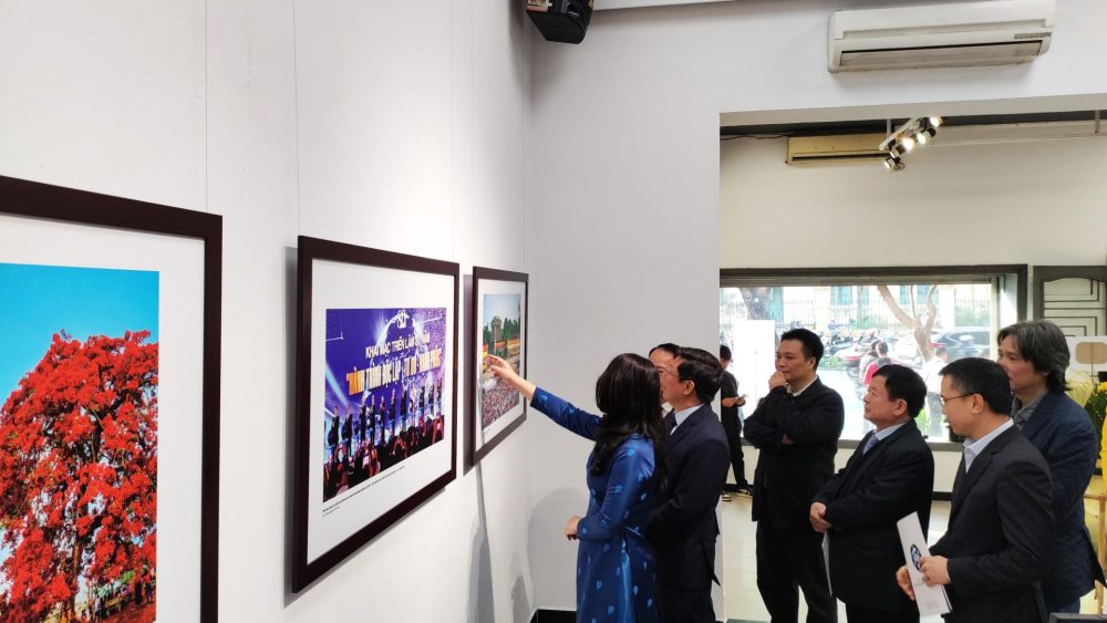 Khai mạc Triển lãm ảnh “Mừng Đảng, Mừng Xuân và Chào mừng thành công Đại hội lần thứ XIV của Đảng”