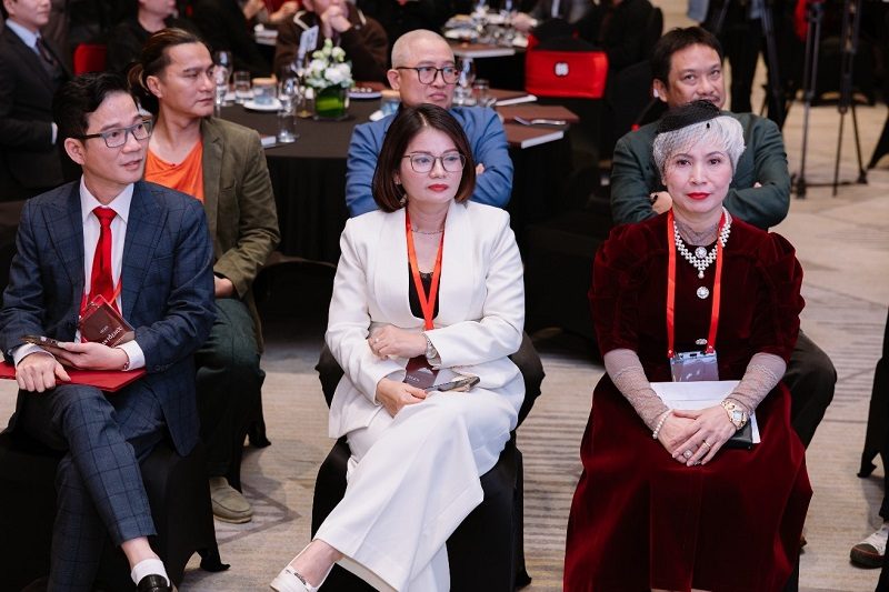 HELIOS: Thiết lập chuẩn mực minh bạch cho thị trường đấu giá nghệ thuật đương đại Việt Nam vươn tầm thế giới HELIOS: Thiết lập chuẩn mực minh bạch cho thị trường đấu giá nghệ thuật đương đại Việt Nam vươn tầm thế giới