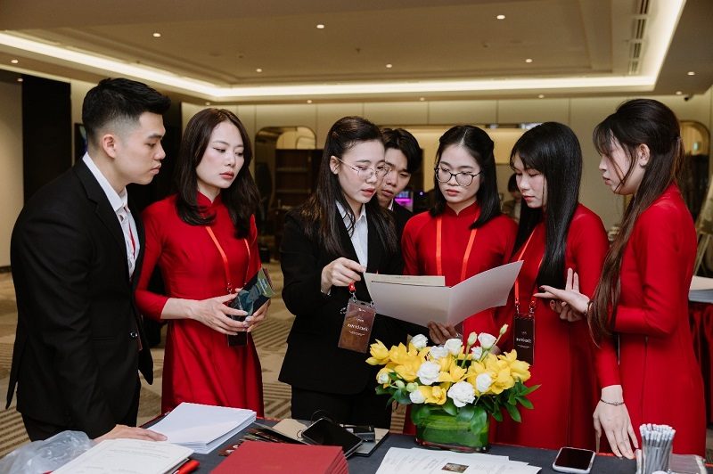 HELIOS: Thiết lập chuẩn mực minh bạch cho thị trường đấu giá nghệ thuật đương đại Việt Nam vươn tầm thế giới HELIOS: Thiết lập chuẩn mực minh bạch cho thị trường đấu giá nghệ thuật đương đại Việt Nam vươn tầm thế giới