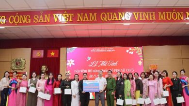 Những bông hồng thép cảnh sát đặc nhiệm bất ngờ nhận quà 120 triệu đồng dịp 8/3