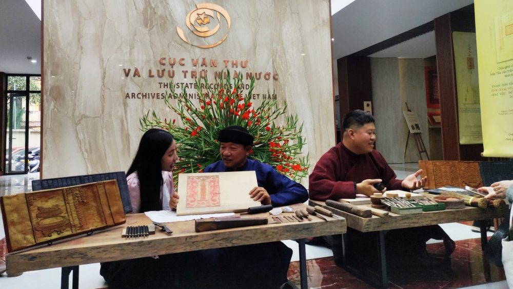 Lan tỏa giá trị di sản tư liệu qua mô hình trưng bày tương tác Lan tỏa giá trị di sản tư liệu qua mô hình trưng bày tương tác