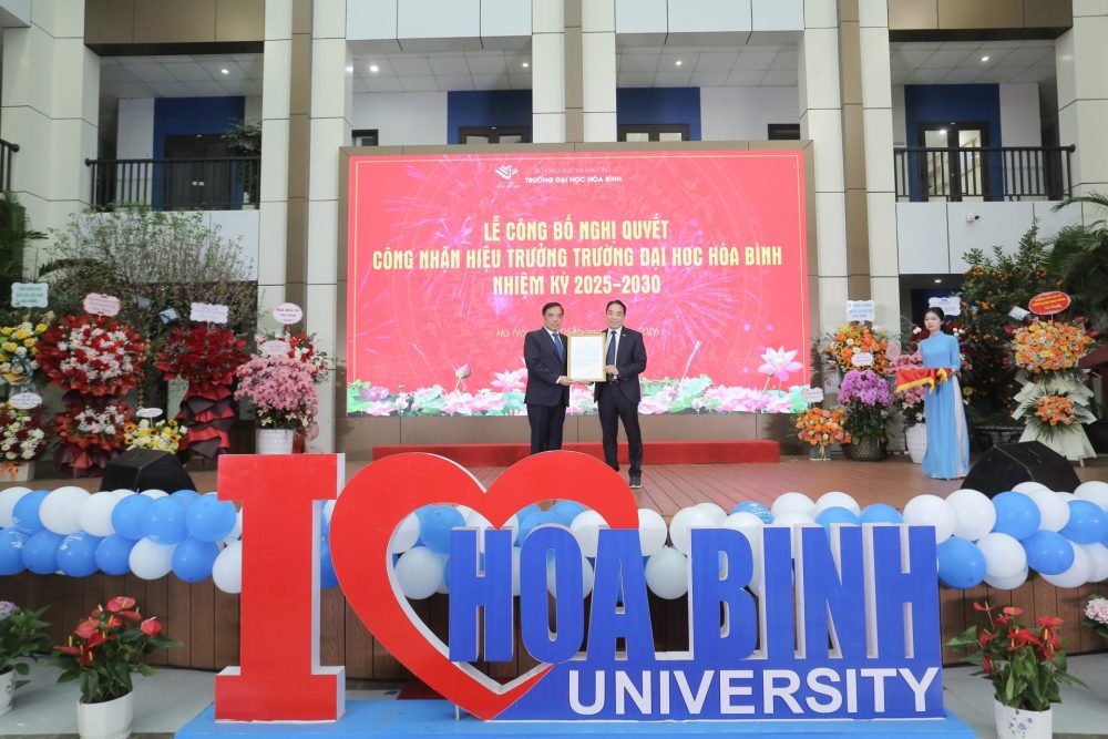 Trường Đại học Hòa Bình công bố Hiệu trưởng nhiệm kỳ 2025 – 2030, mở rộng hợp tác với nhiều đối tác chiến lược Trường Đại học Hòa Bình công bố Hiệu trưởng nhiệm kỳ 2025 – 2030, mở rộng hợp tác với nhiều đối tác chiến lược