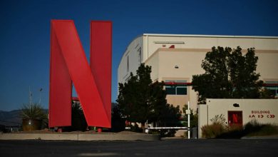 Theo bước Disney, Netflix đẩy mạnh chiến lược ăn theo phim