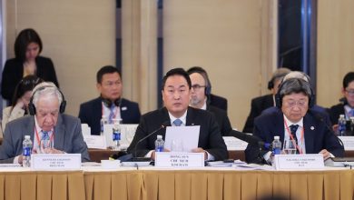 Doanh nghiệp mất nhiều thời gian hoàn thiện giấy phép lao động nước ngoài