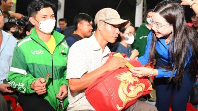 Hơn 10.000 phần quà Tết được trao cho người lao động mất việc Hơn 10.000 phần quà Tết được trao cho người lao động mất việc
