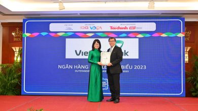Vietcombank nhận 3 giải thưởng quan trọng tại diễn đàn Ngân hàng bán lẻ Việt Nam 2023 Vietcombank nhận 3 giải thưởng quan trọng tại diễn đàn Ngân hàng bán lẻ Việt Nam 2023
